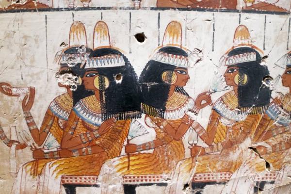 Ägyptische Hieroglyphen. Die Geschichte des Eherings hat ihren Ursprung in Ägypten. -BAUNAT