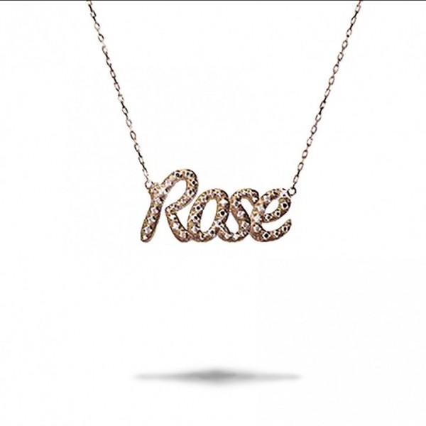 Ein Namensschild von BAUNAT ist ein ganz besonderes Geschenk zum Muttertag - Eine Halskette mit Namensanhänger zum Muttertag ist ein individuelles Geschenk, das immer in Erinnerung bleibt.