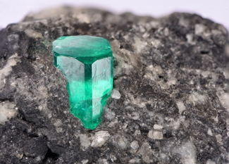 Emeraude brute pour faire des bijoux en émeraude. - BAUNAT