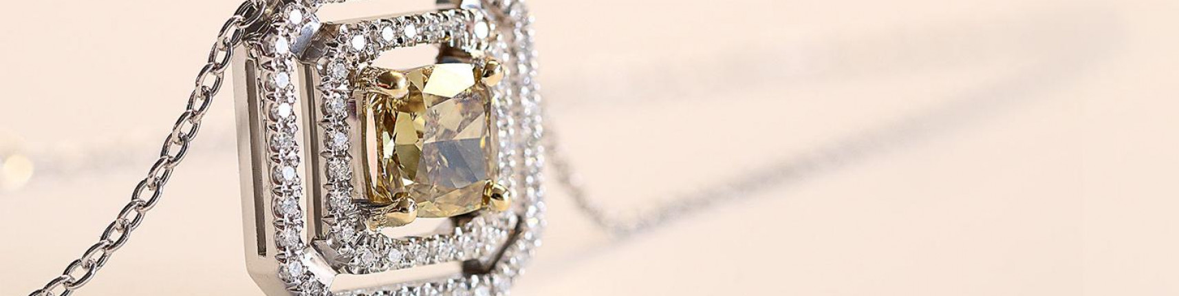 Cushion cut diamant Laat een cushion cut diamant in een ring op maat zetten.