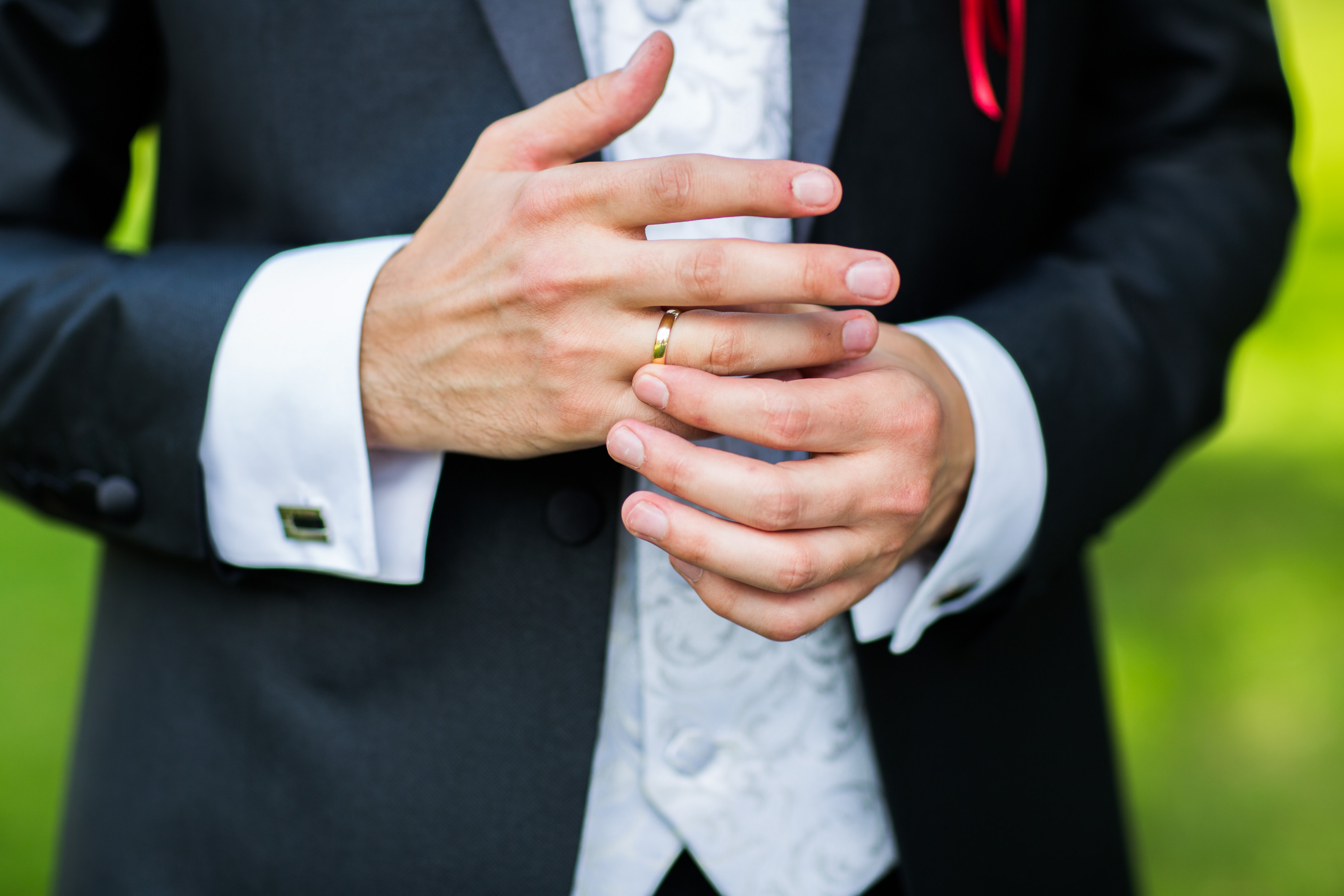 身為男人，我該如何選擇合適的結婚戒指呢？