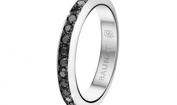 Verlobungsring mit schwarzen Diamanten Ein zeitloser Ring mit umlaufenden schwarzen Diamanten, perfekt für Damen und Herren.