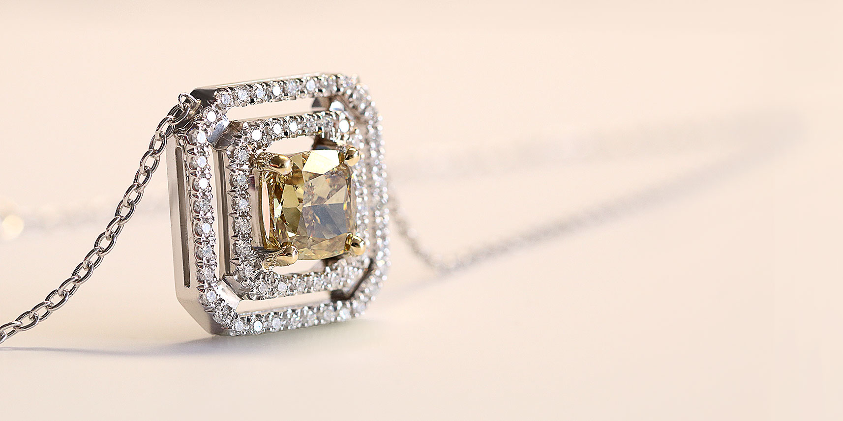 Pourquoi choisir un diamant de taille coussin pour une bague de fiançailles ?