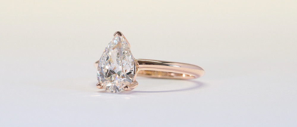 Diamant en forme de poire Un diamant en forme de poire est parfait pour une bague de fiançailles.