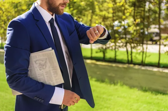 El reloj automático BAUNAT Jura Sol. Un reloj automático requiere mantenimiento de vez en cuando