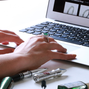 Solicita online un anillo de compromiso de la talla de anillo correcto - BAUNAT