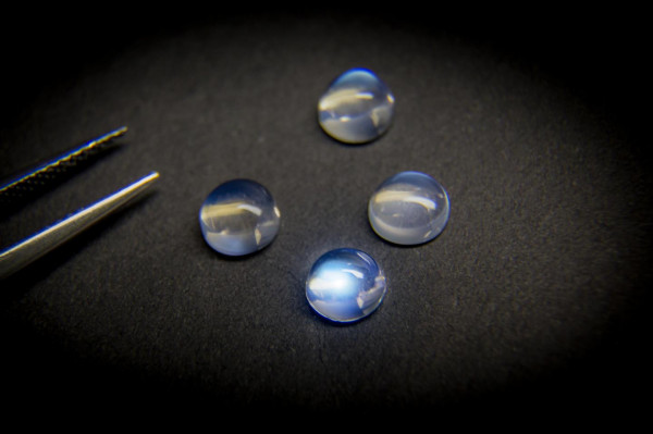 Cuatro piedras lunares azules, piedra de nacimiento de junio. - BAUNAT