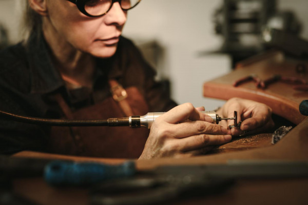 Anillo pulido profesional en taller - BAUNAT