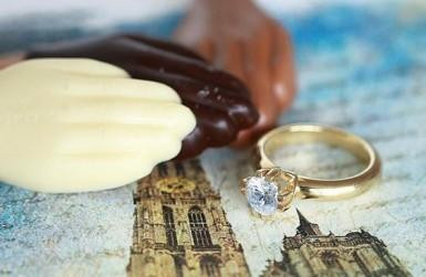 Manos de Amberes y un anillo de diamantes - BAUNAT