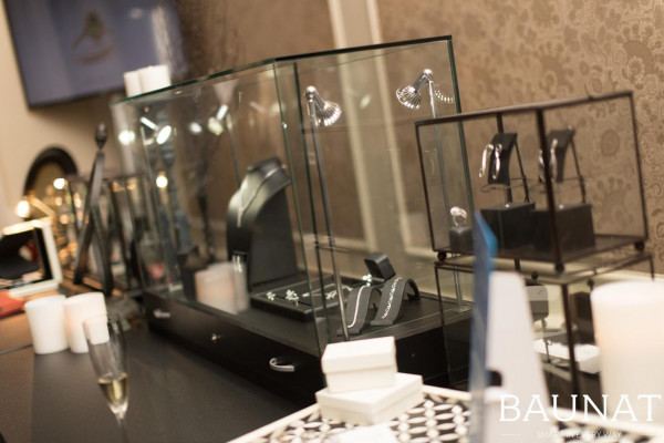 Impresionantes joyas de diamantes se exhiben en los showrooms de BAUNAT.