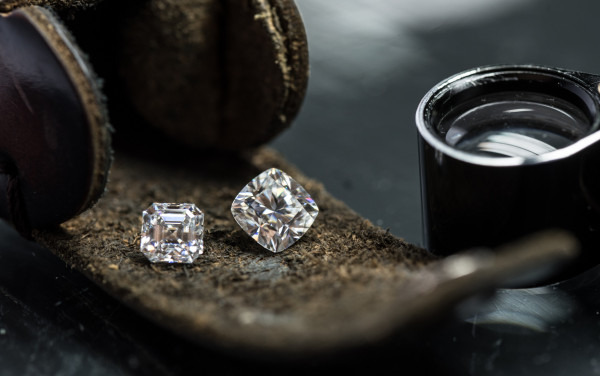 El anillo de diamantes de Jony Ive