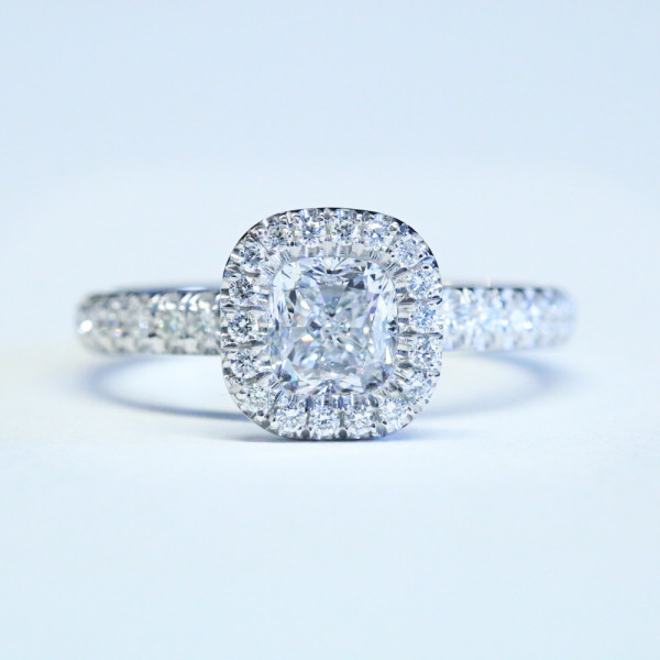 Verlobungsring mit Solitär-Diamant