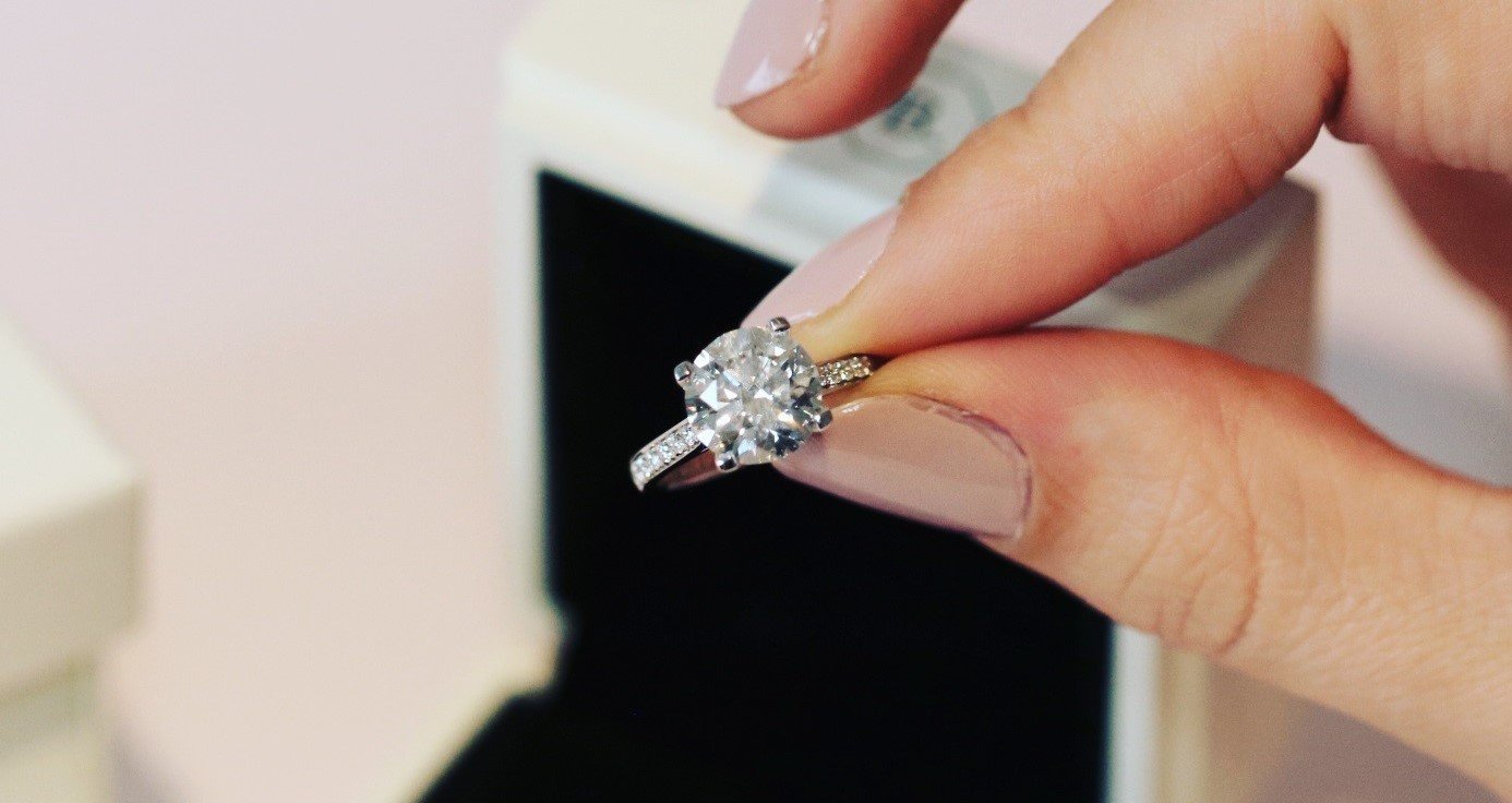 Can you fix a broken engagement ring with a crack? And how do you prevent damage?