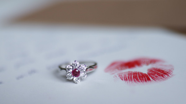 Anillo de compromiso de rubí