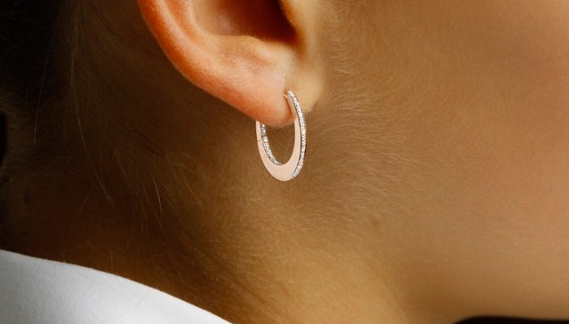 Buy your pair of diamond earrings now