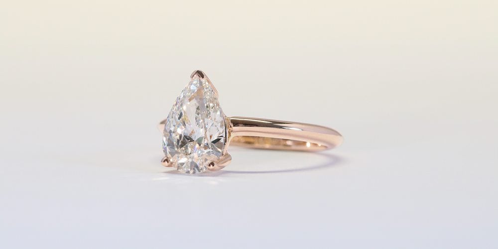 What makes a typical American engagement ring?