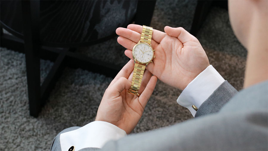 Wie erfreuen Sie sich Ihrer Uhr ein Leben lang durch regelmäßige Pflege?