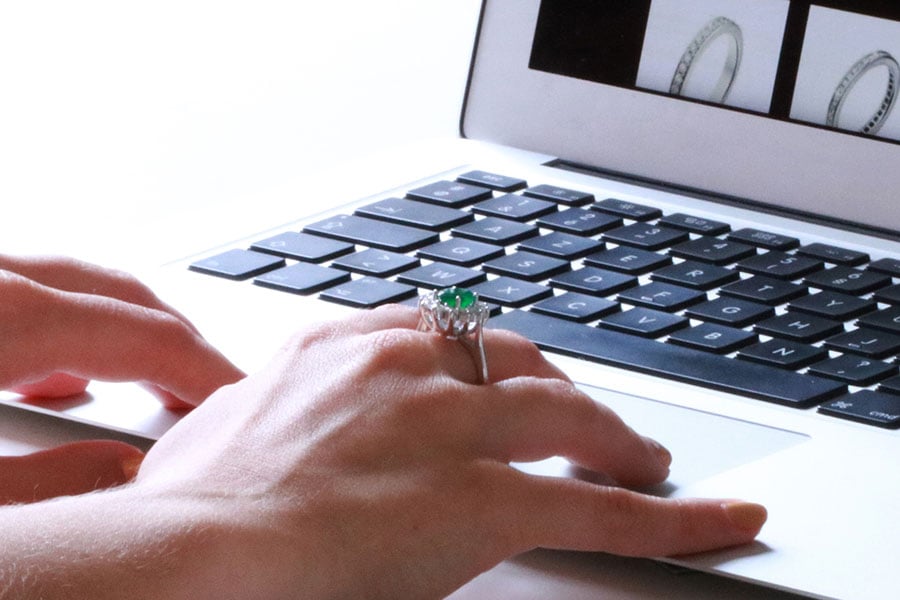 Is the modern dating world shaping how we buy engagement rings online?