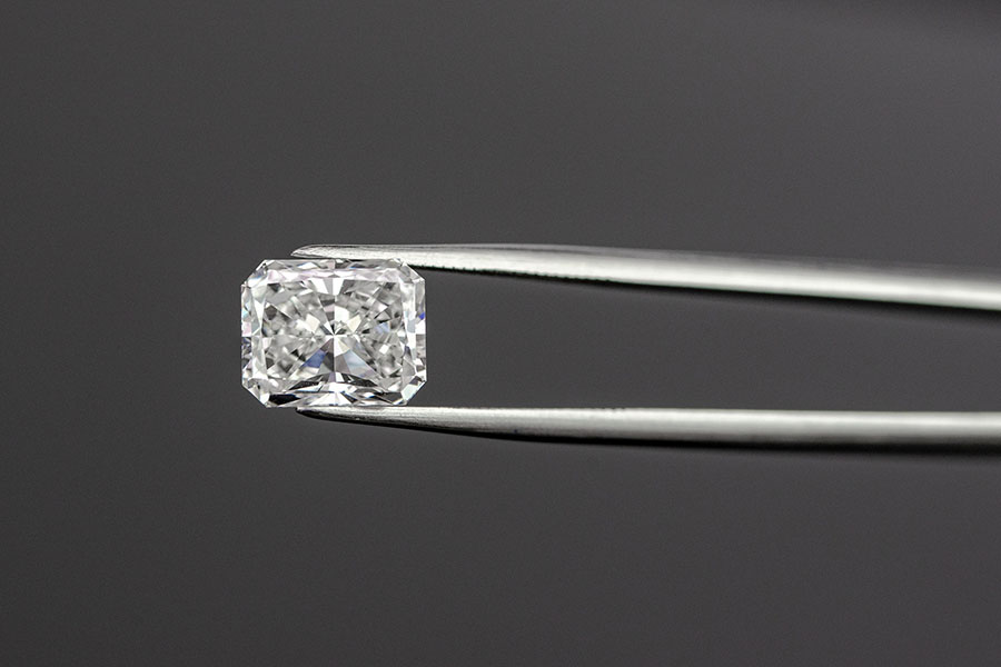 What gives the radiant cut diamond its sparkle?