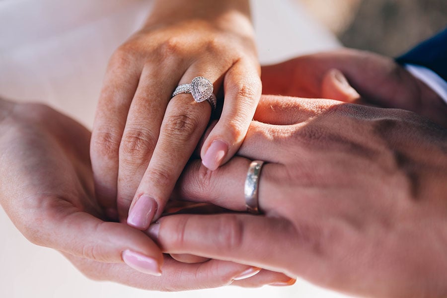 Una tendencia única: anillos de compromiso de pareja