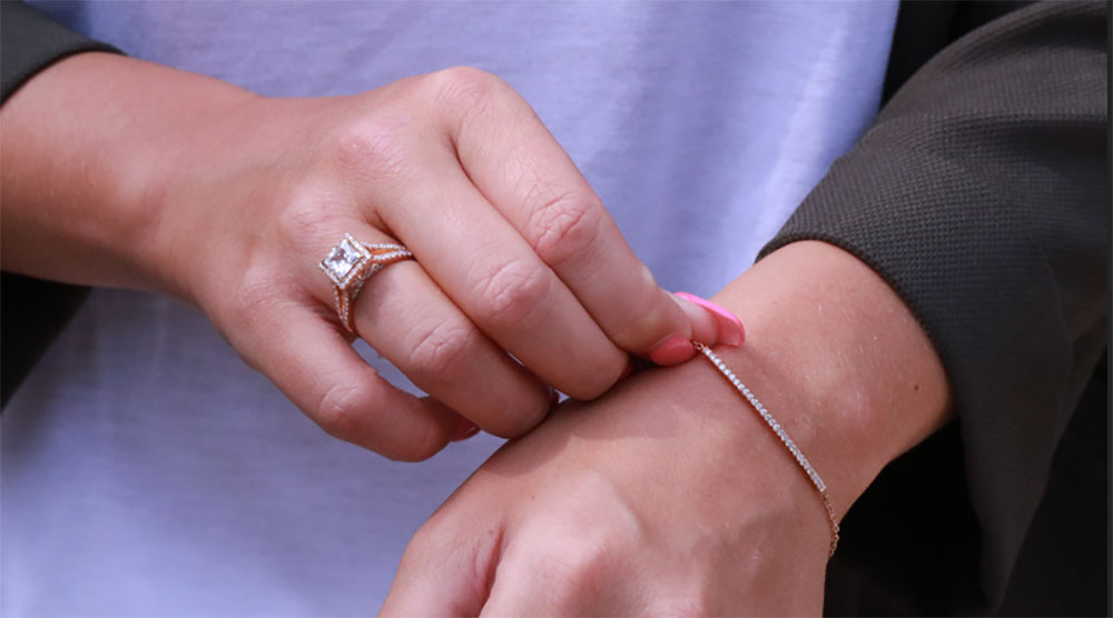Die Ehe zwischen dem Verlobungsring und dem Diamanten