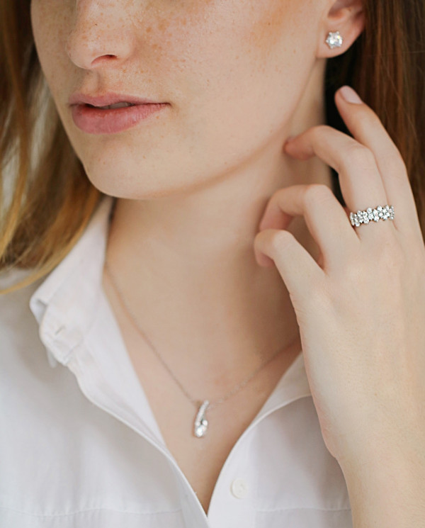 Elegante oorstekers met diamanten van BAUNAT - Diamanten oorstekers, tijdloos en elegant bij elke outfit