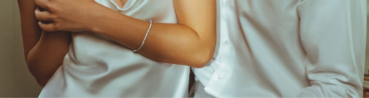 Aan welke pols wordt een armband voor vrouwen gedragen?