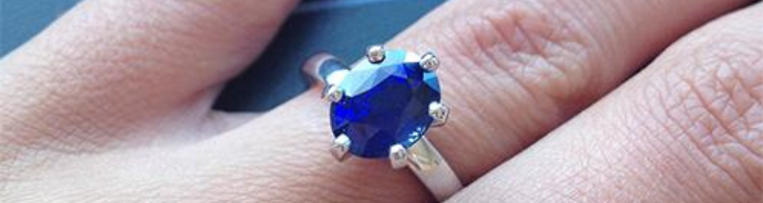 Healing gemstones: choosing an original solitaire ring