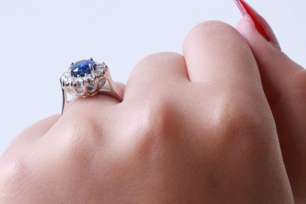 ¿Qué piedra preciosa rara debo elegir para mi anillo de compromiso?