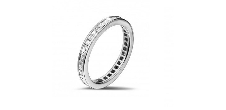 El anillo de la eternidad de diamantes, símbolo del amor