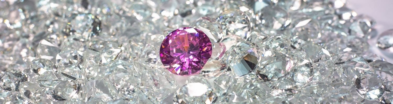 Tendencia: Anillo de compromiso de diamante rosa natural