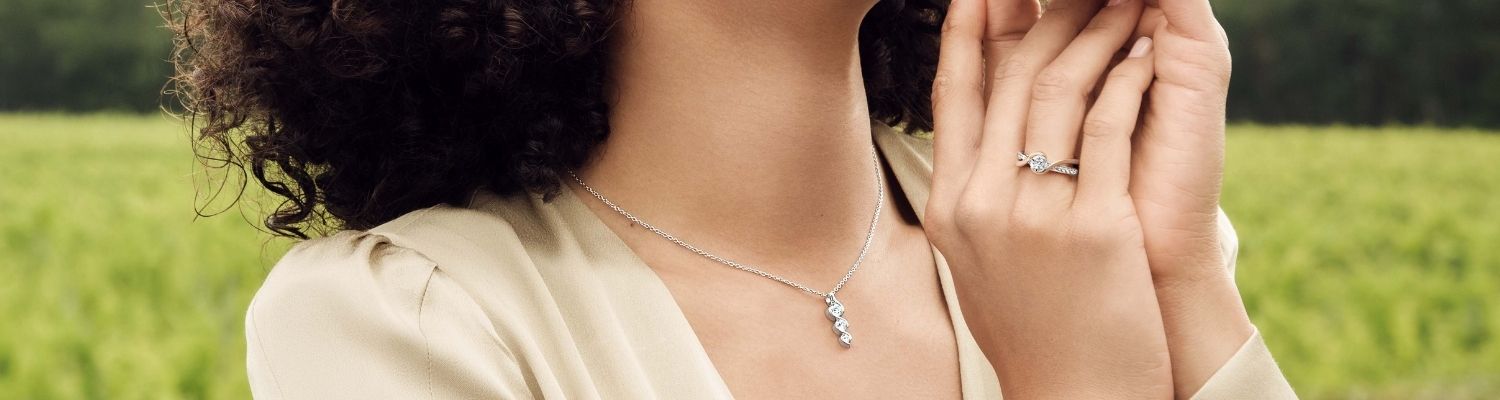 Wo kann man in London Diamant-Halsketten und -Anhänger kaufen?