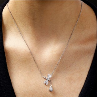 collier avec pendentif BAUNAT - Collier avec pendentif de BAUNAT.