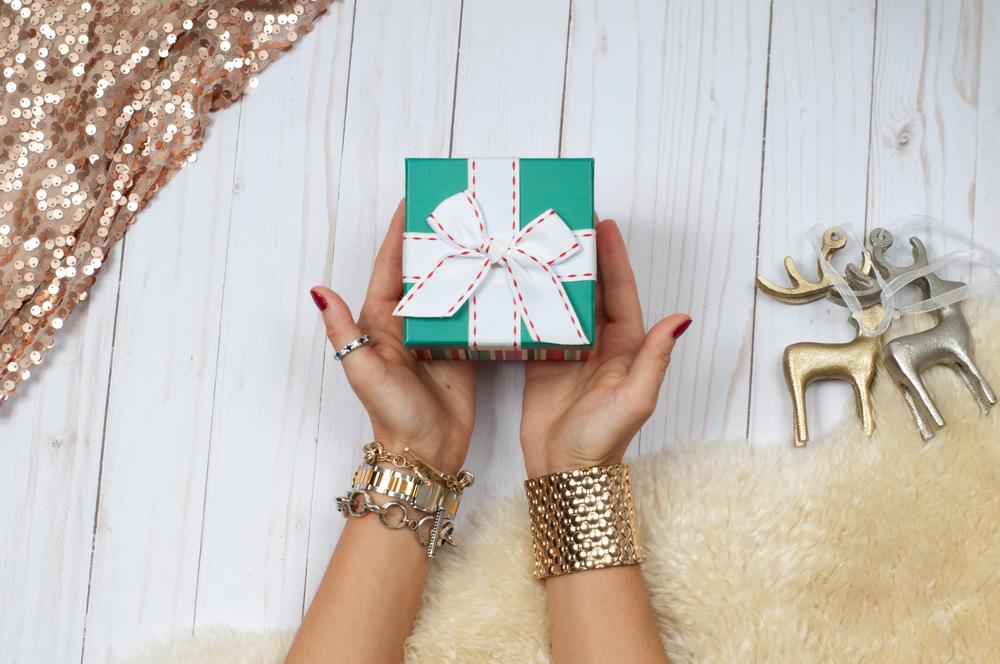 Wie lässt sich ein perfektes Diamant Armband als Weihnachtsgeschenk finden?
