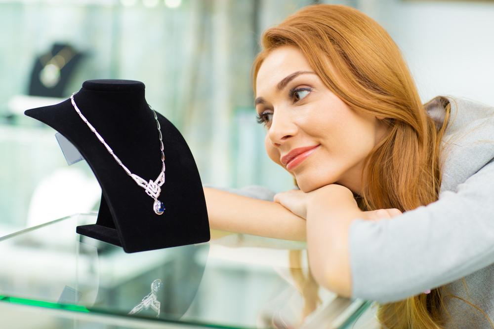 Consejos para la compra de joyas con diamantes 