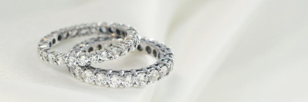 Kan ik een verlovingsring zonder steen kiezen? 