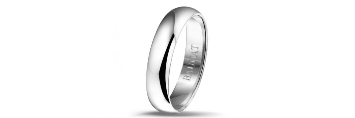 How do you choose a wedding ring for him?