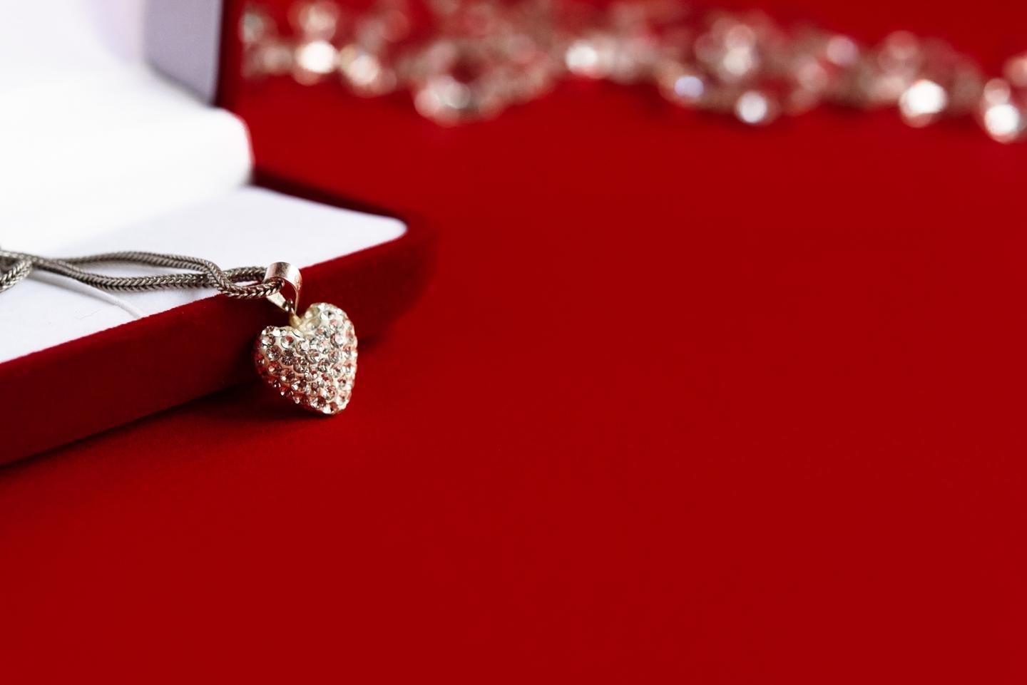 Quel bracelet or blanc offrir à sa femme pour la Saint-Valentin ?