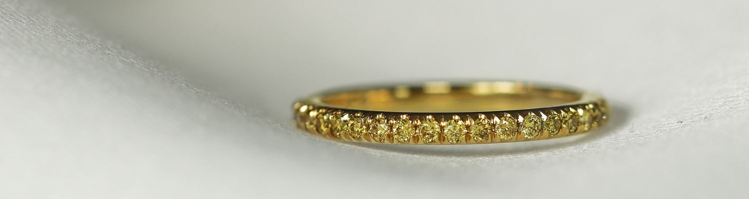 What are the advantages of yellow diamonds in a piece of jewellery?