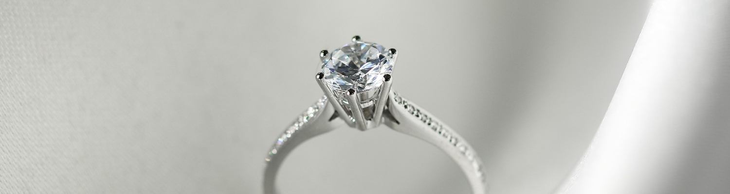 Geschiedenis van de diamanten verlovingsring: Van juwelen uit het verleden tot de diamanten ring van nu.