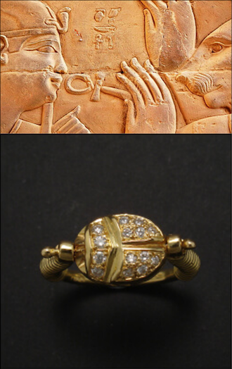 Een elegante Egyptische ring, tentoongesteld onder een gedetailleerde steenhouwkunst, die het oude Egypte toont met zijn kunst en vakmanschap.
