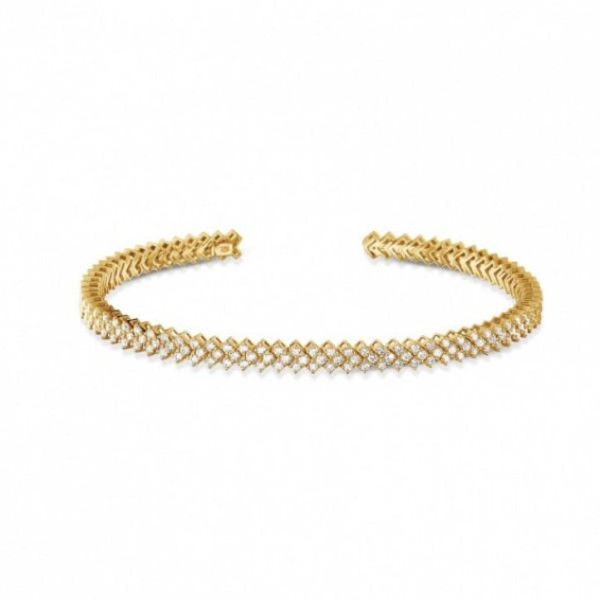 Luxuriöses Manschettenarmband aus Gelbgold, das mit funkelnden Diamanten besetzt ist