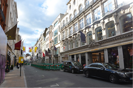 a vibrant street scene in the heart of Mayfair, the epicentre of diamond shopping in London