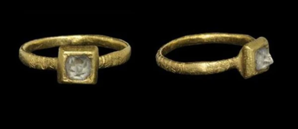 De eerste diamanten verlovingsring ooit gemaakt, geschonken aan Maria van Bourgondië door aartshertog Maximiliaan van Oostenrijk