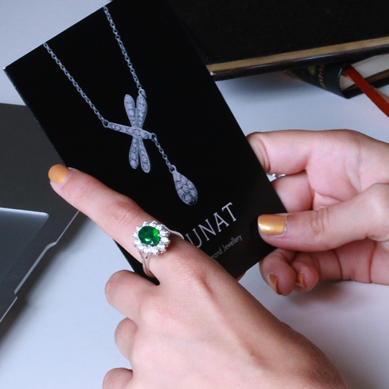 Come acquistare un anello? Scopri di più su BAUNAT.