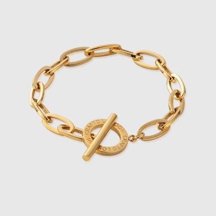 Bracciale a catena in oro con maglie e chiusura a T per una vestibilità sicura.