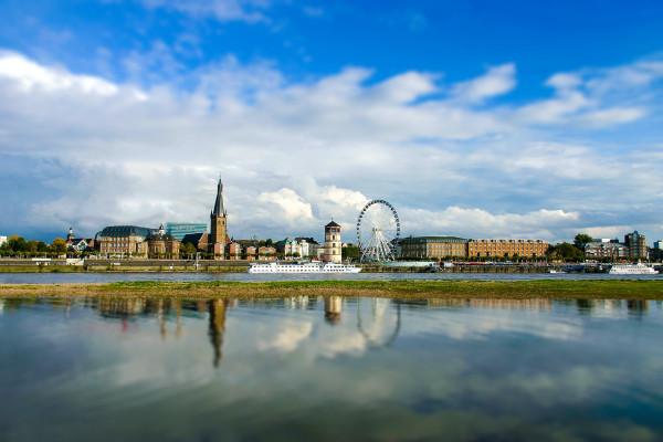 Shop for your ideal engagement ring in Dusseldorf and enjoy spectacular views like this canal landscape.