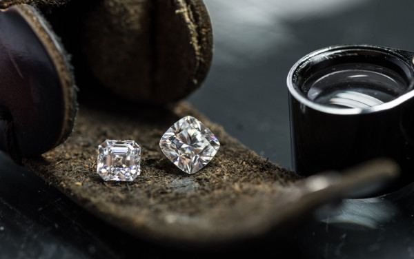 Jony Ive's full diamond rings on leather case, a luxurious and stunning display