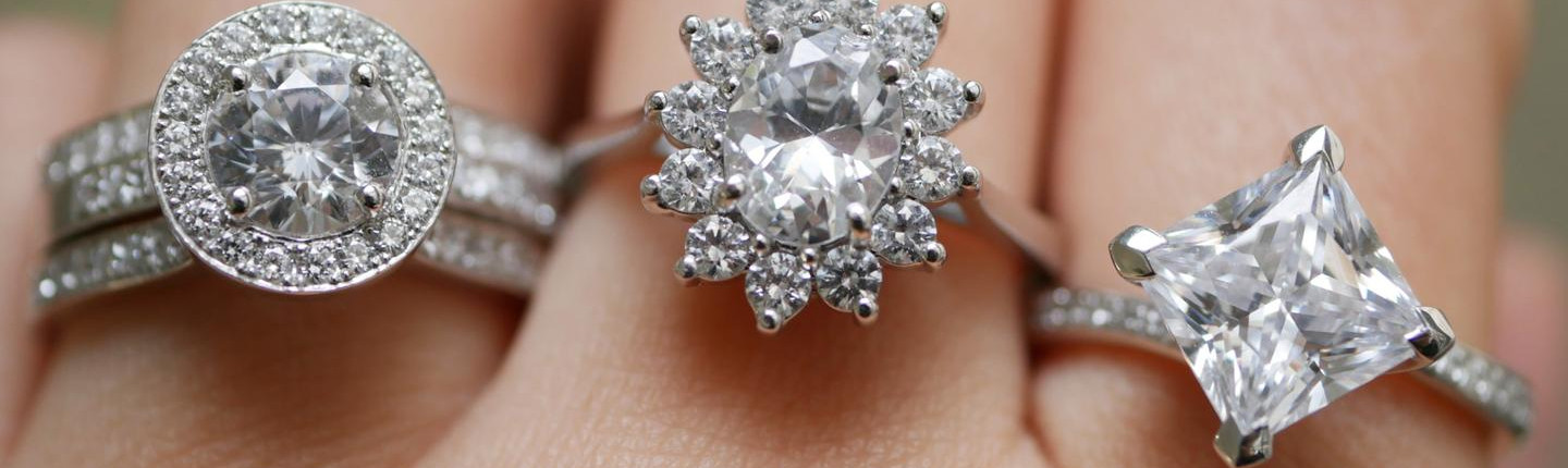 BAUNAT has many special rings to choose from online