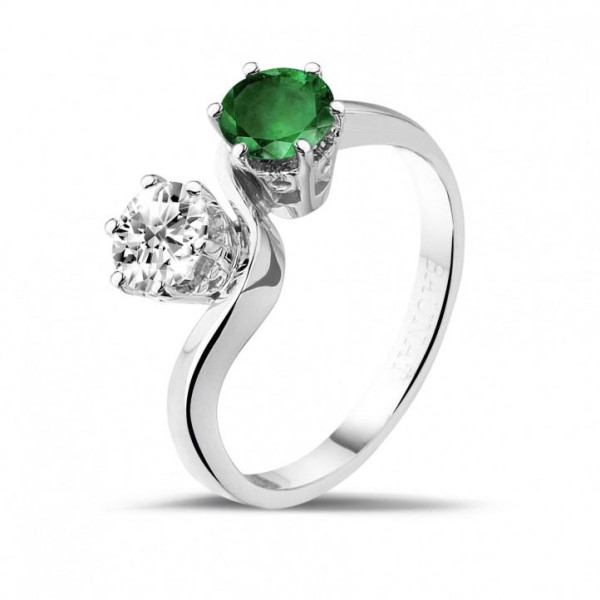 An emerald ring is a fine alternative to green-coloured diamonds - BAUNAT